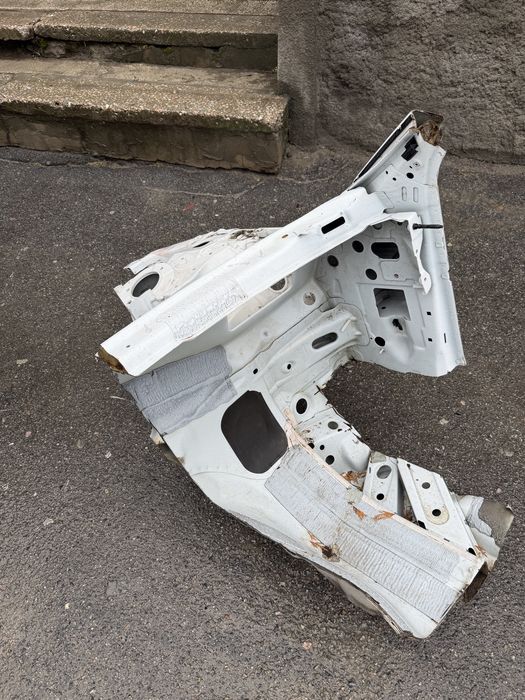 Продам четверть Audi A4 B9