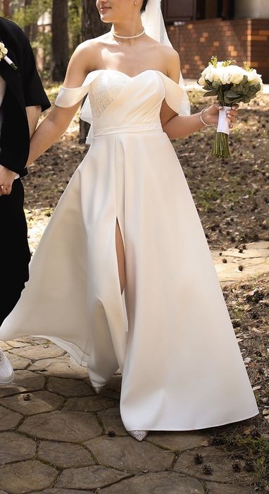 Продам весільну сукню