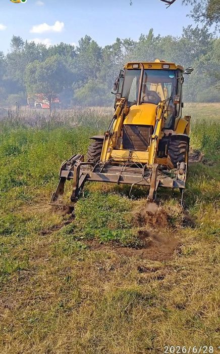 Послуги екскаватора-навантажувача 3 сх  JCB  вила ковші погрузка авто вигрузка вантажівок  щебінь пісок  послуги самоскидів чистка ділянок  сміття