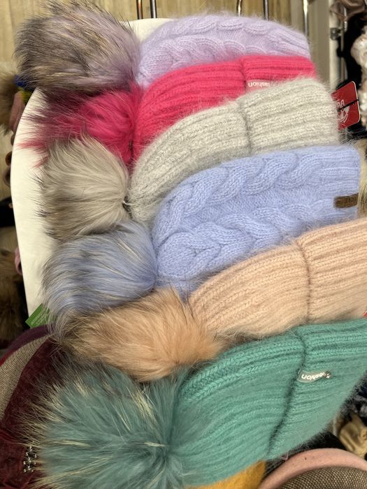 Czapka angora odpinany naturalny pompon