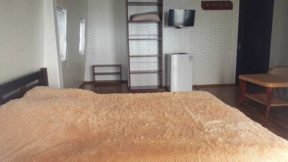 Жилье  прямо на берегу  моря, отдых,  беседки, мангалы, пврковка