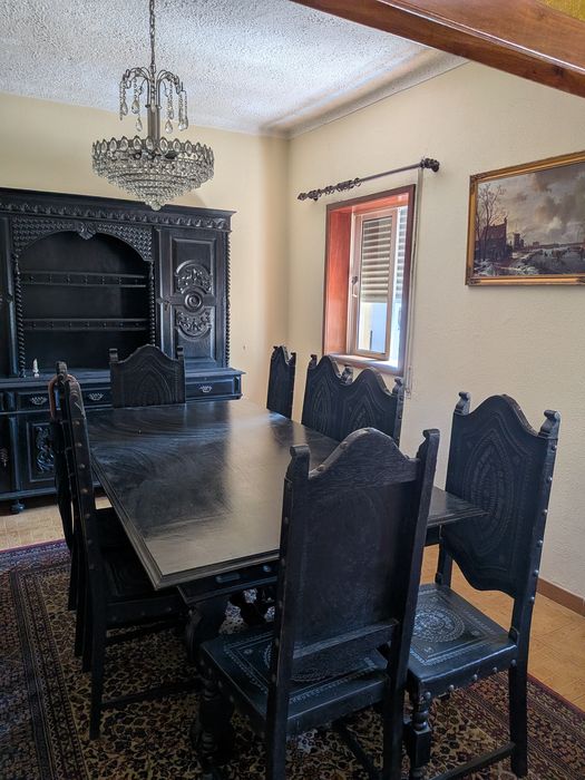Mesa de Jantar Clássica + Cadeiras em Madeira Maciça Trabalhada