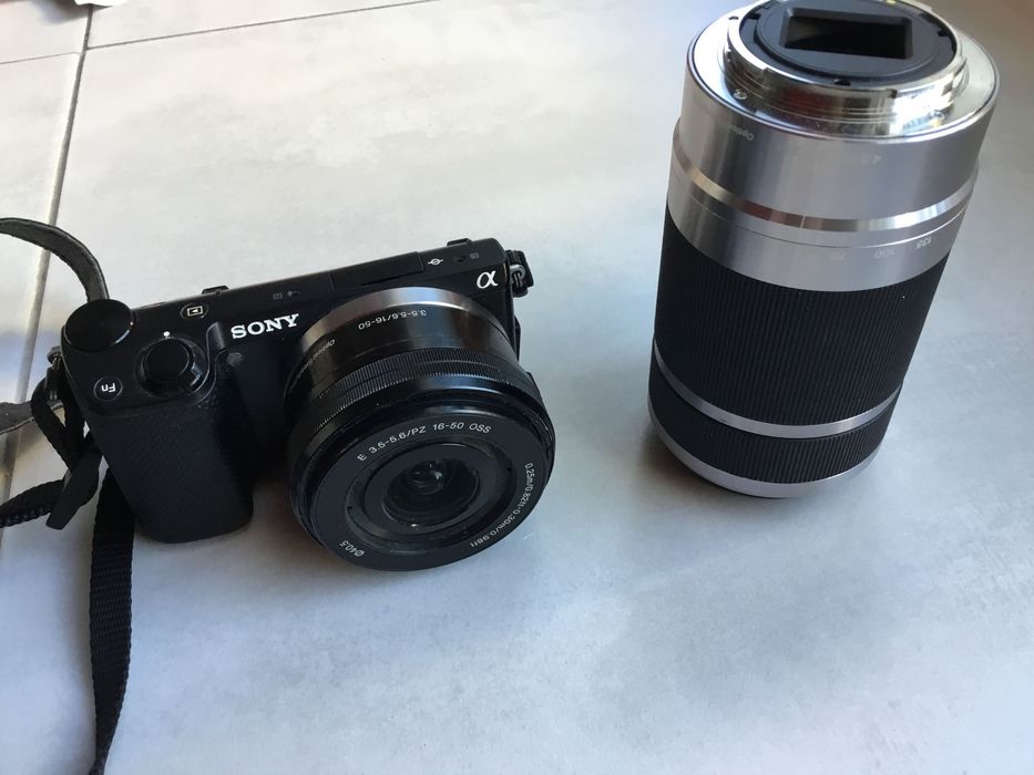 używany aparat fotograficzny sony z dodatkowym obiektywem
