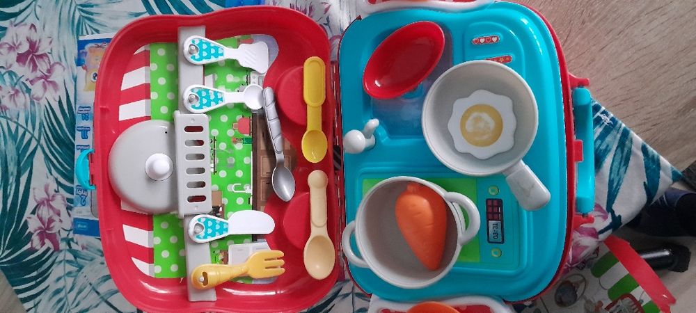 Zabawka Mini Kuchnia Walizka Auto