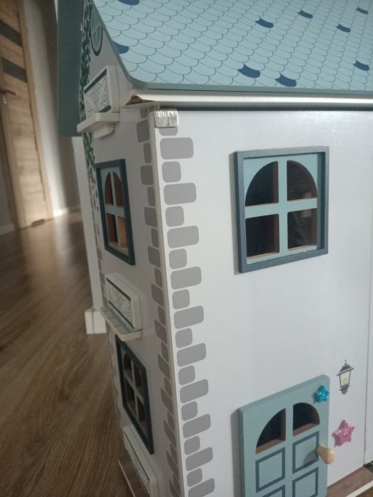 Drewniany domek dla lalek playtive + mebelki