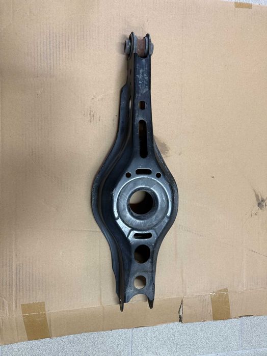 Toyota Chr 1.8 hybryda wahacz dolny tył oryginał