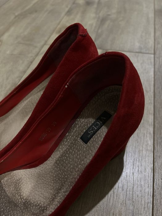 Czerwone buty na obcasie/słupku