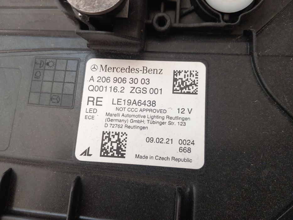 Farol Mercedes-Benz Classe C Full LED (Digital Light) direito