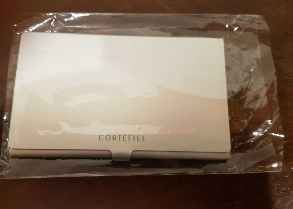 Porta cartões Cortifiel. Capacidade para 10 cartões de visita