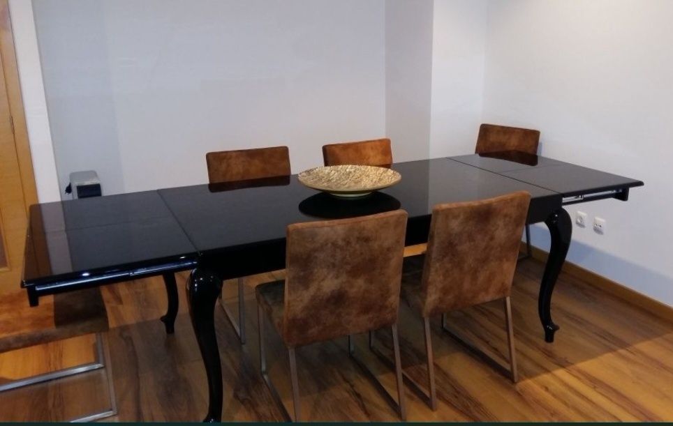 Mesa extensível lacada alto brilho