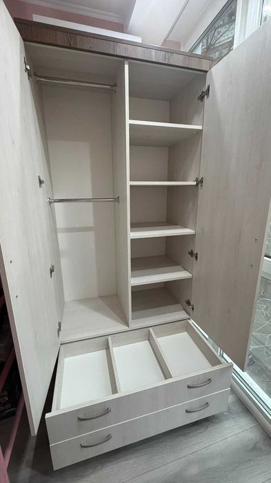 Шкаф з ДСП на замовлення 1000х1000х2100