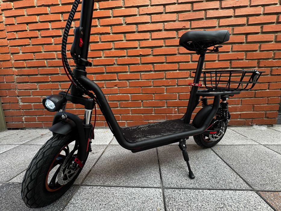 Komfortowa i Ekonomiczna Hulajnoga Elektryczna ZWheel 500W Siodełko