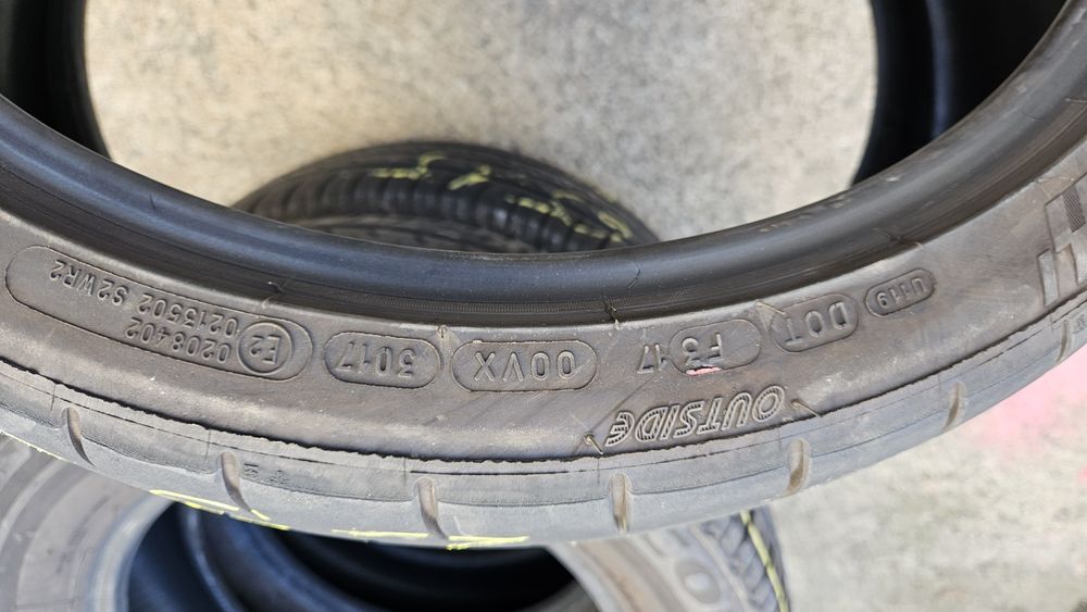 Opony  235.35.19  Michelin