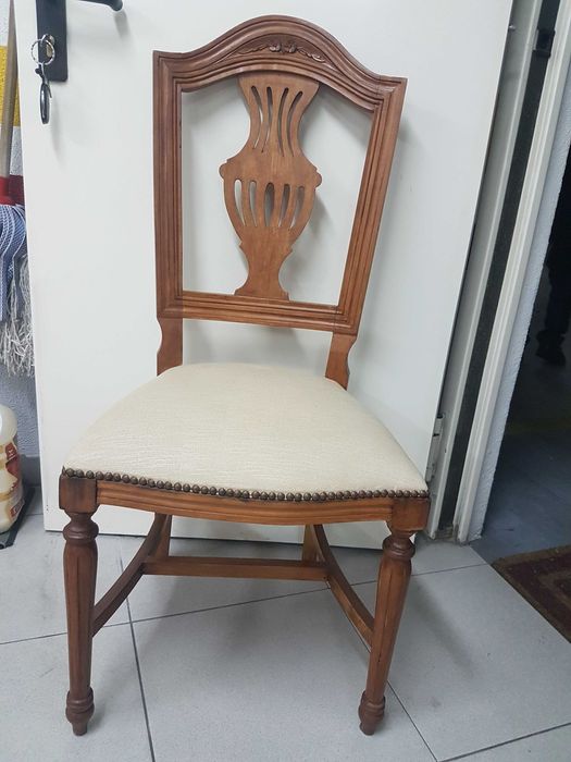 Cadeira em Madeira de Quarto ou Sala - Usada - Bem Conservada