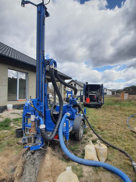 Studnie głębinowe, montaż pomp, przyłącza, zabudowy.