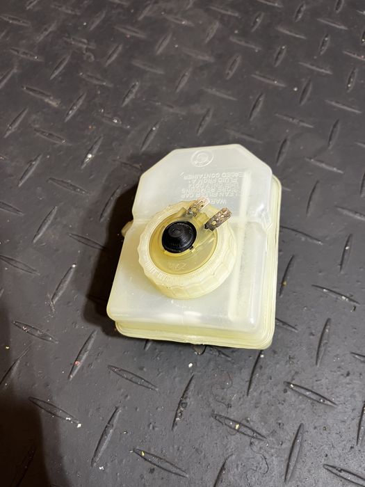 Zbiorniczek hamulcowy płynu hamulcowego BMW E30 E24 E28 E23 super stan