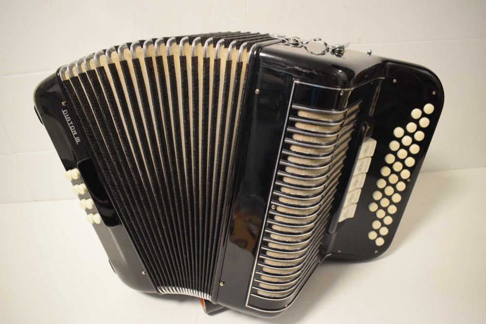 Concertina Adria 3 voz Tonalidade. La.  N 144