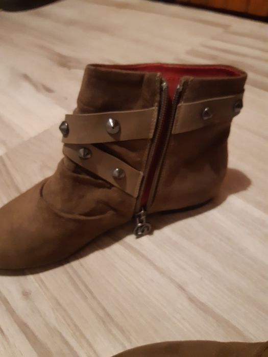 Zamszowe brązowe botki