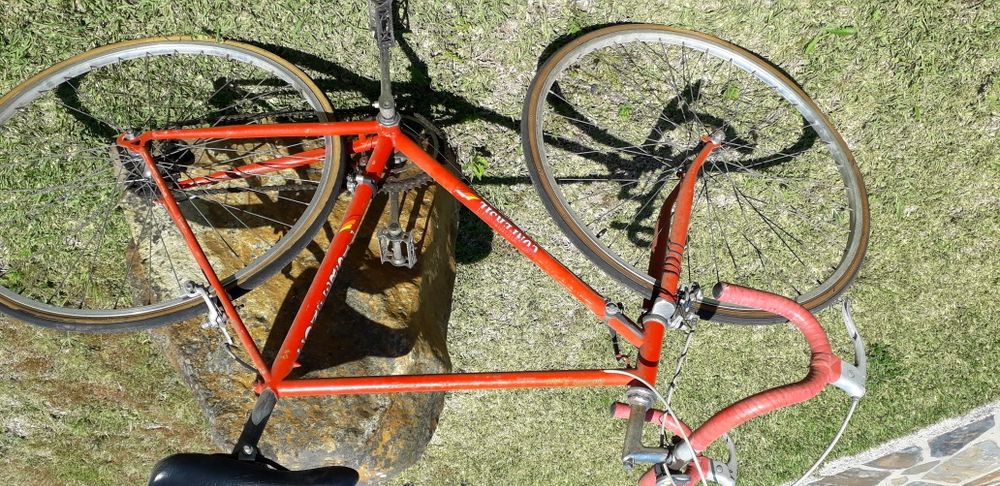 Bicicleta de corrida como nova