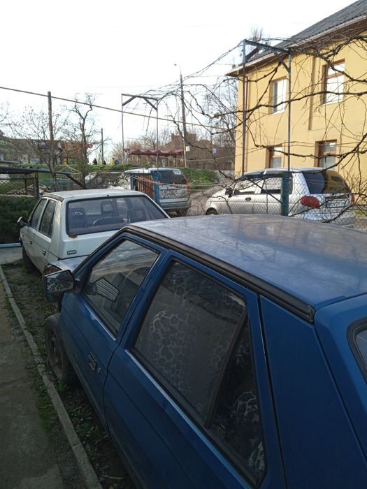 Продам автомобіль Шкода Фаворит синього кольору