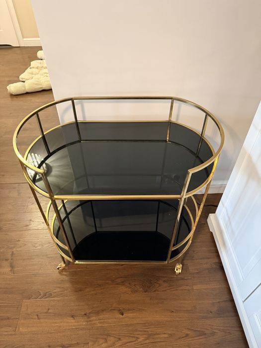 Elegancki zloto-czarny barek