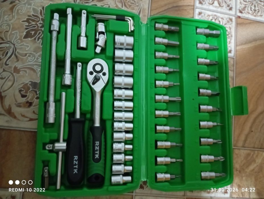 Продам набір головок с тріщоткою