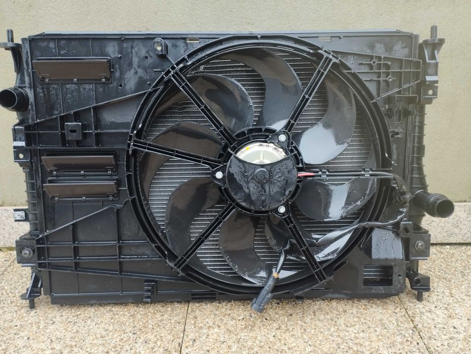 Material de frente DS7 inclui farois led vision + capô