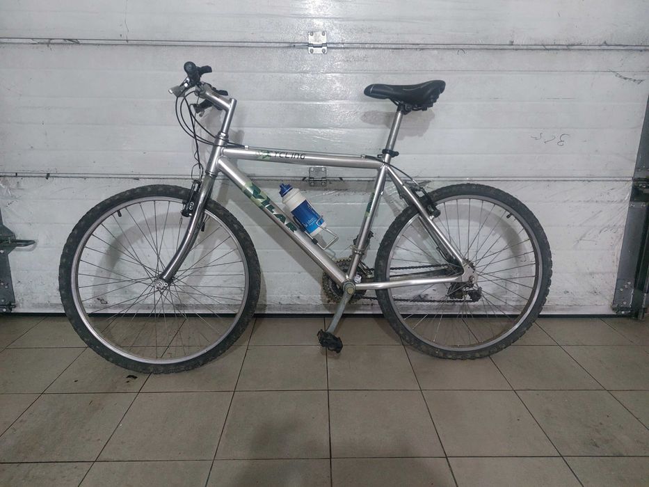 Bicicleta em Alumínio, roda 26".