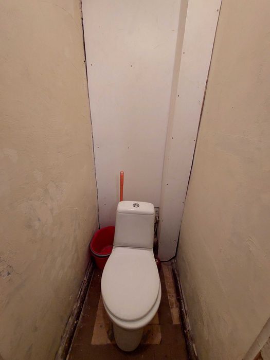 Без комісії продам 2-к.  Маккейна, 38а. Метро Звіринецька - 5 хв. пішк