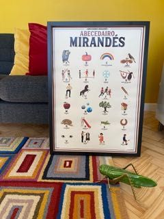 “Abecedairo Mirandés” com palavras e desenhos em Mirandês.