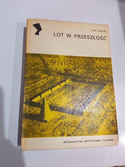 Leo Deuel Lot w przeszłość