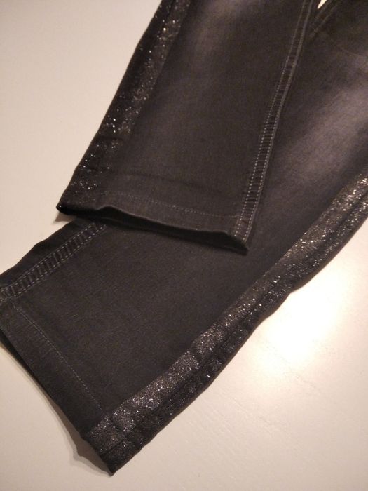 Czarne jeansy damskie w rockowym stylu rozm.M