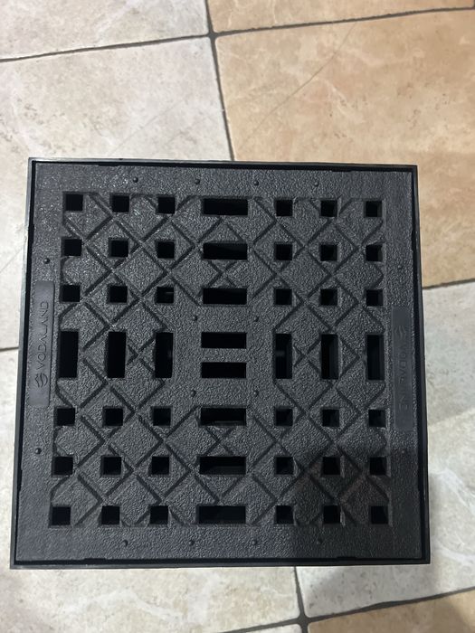 Studzienka plastikowa 250x250 z koszem i pokrywą