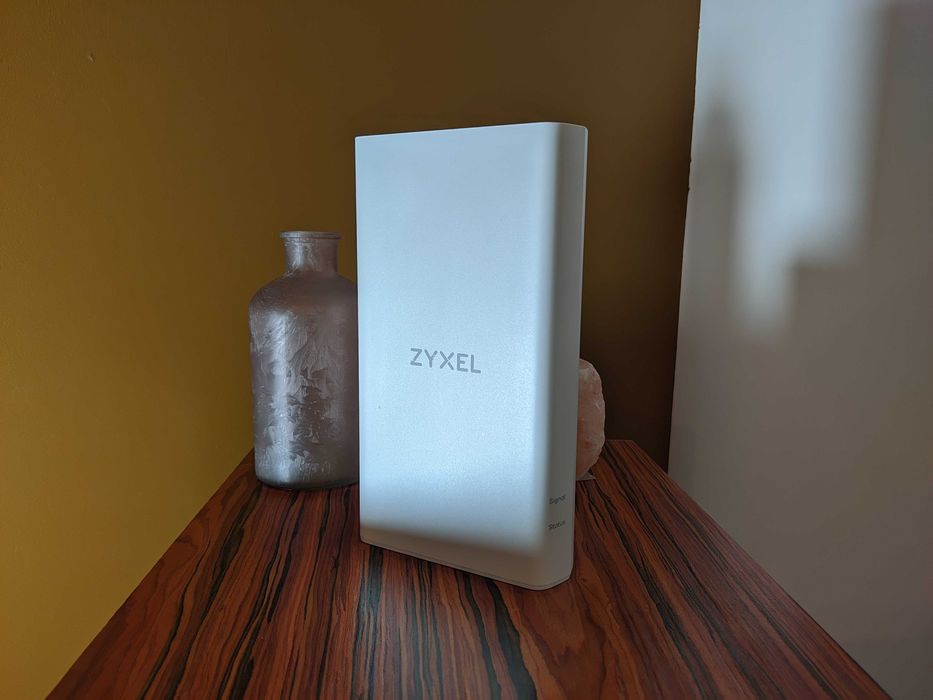 Router zenętrzny 5G  Zyxel NR7302, POE, 2.5GbE, Predkosc 5G do 4.0Gb/s, LTE cat. 20 do 1.6Gb/s, bez Simlock'a  ODU/IDU ==BRAK ZAŚLEPKI== Gwarancja, FV