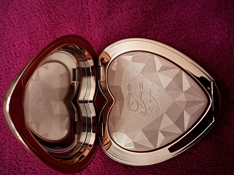 Rozświetlacz TOO FACED Love Light