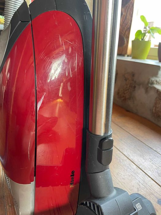 À venda: Aspirador Miele Complete C2 Cat & Dog PowerLine – 150€