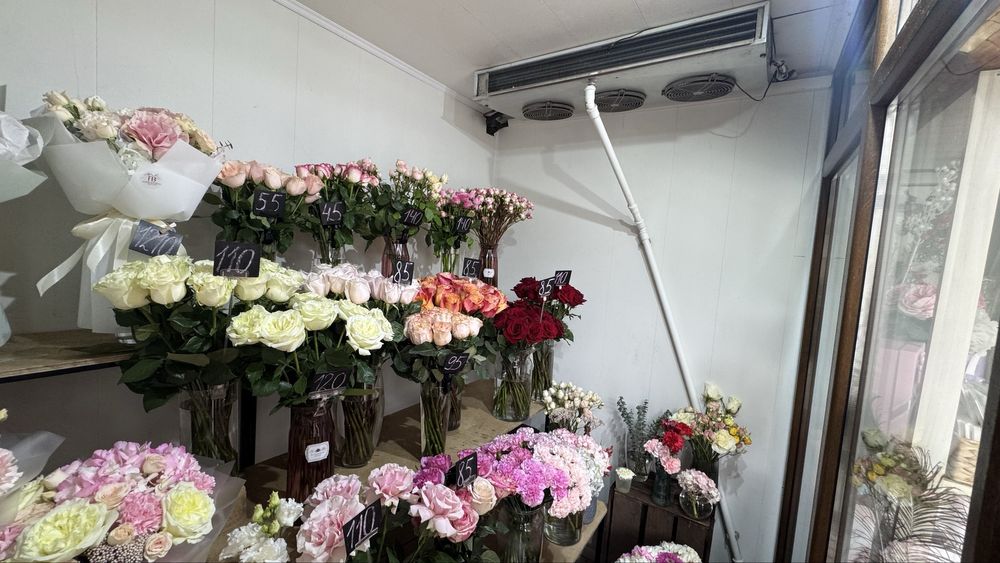 Продаж квіткового магазину