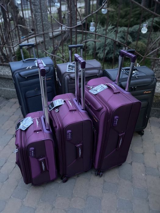 Валіза  THREE BIRDS ,на 4-х колесах .Всі розміри і кольори .