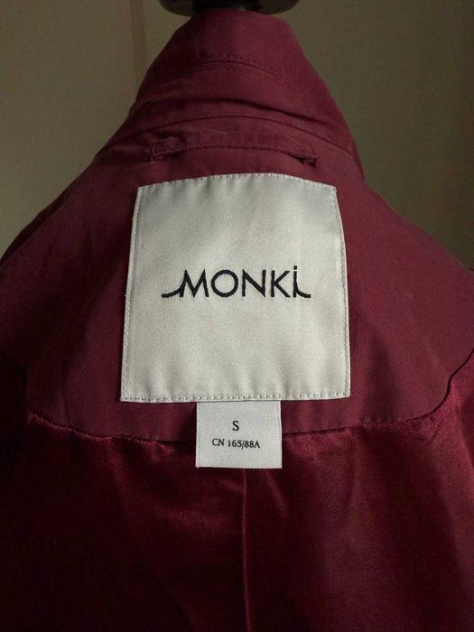 Тренч малиновий Monki