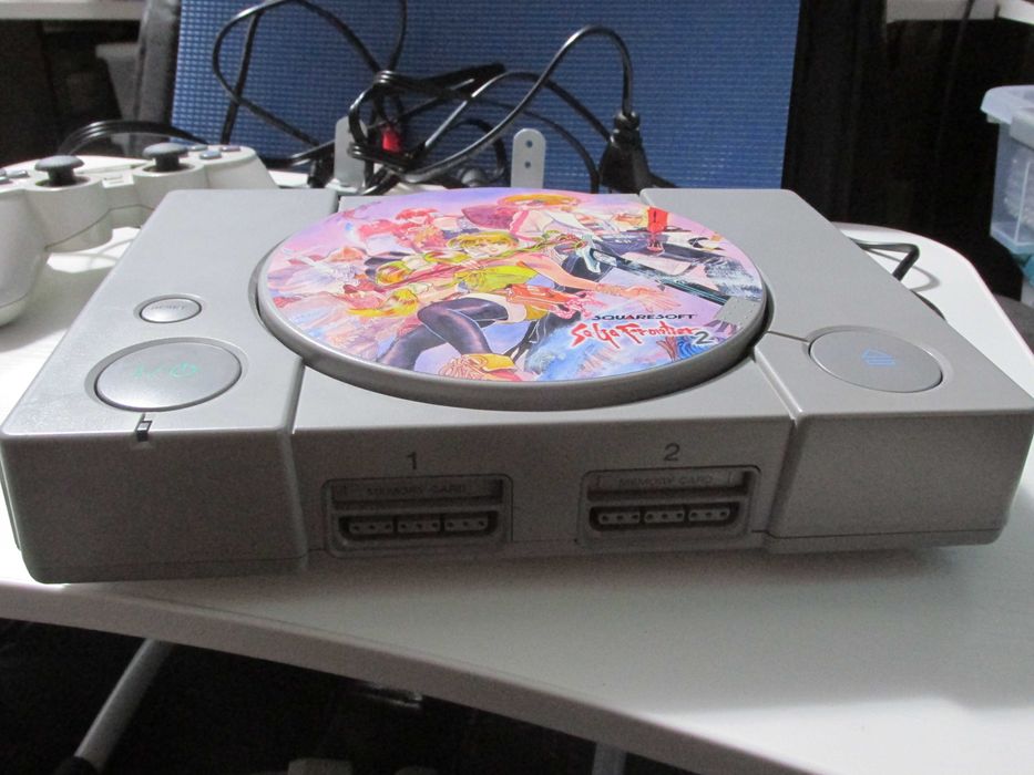 Playstation 1 + PSOne Dual Shock + Cabos