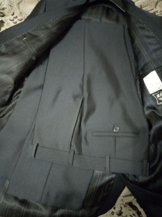 Продам костюм 48 размер