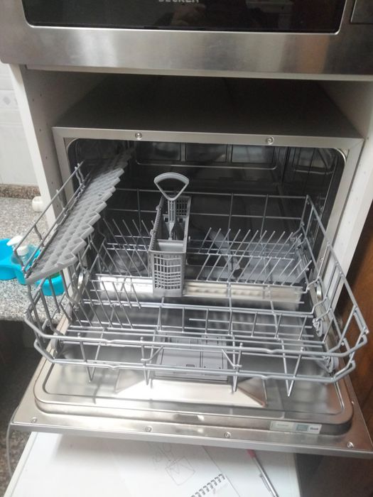 Máquina de lavar loiça compacta