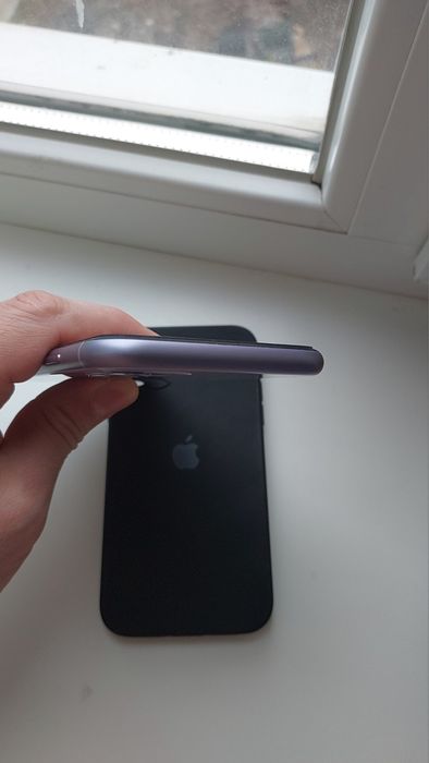 Продам iPhone 11 128