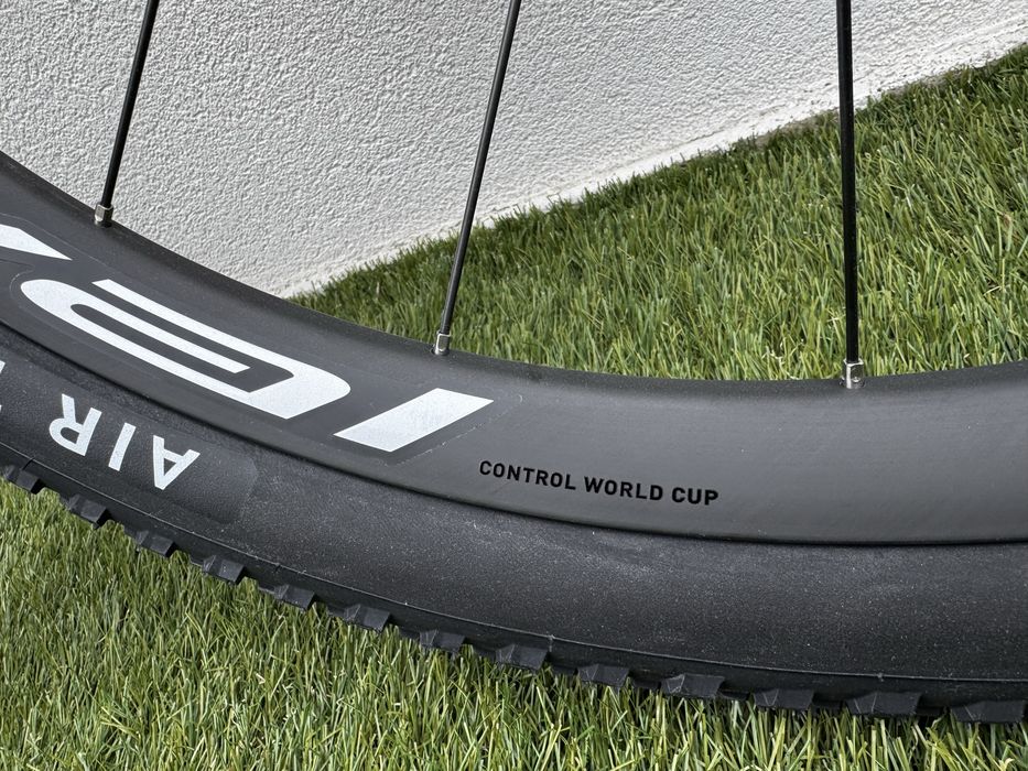 Rodas Roval Control World Cup - 980gr