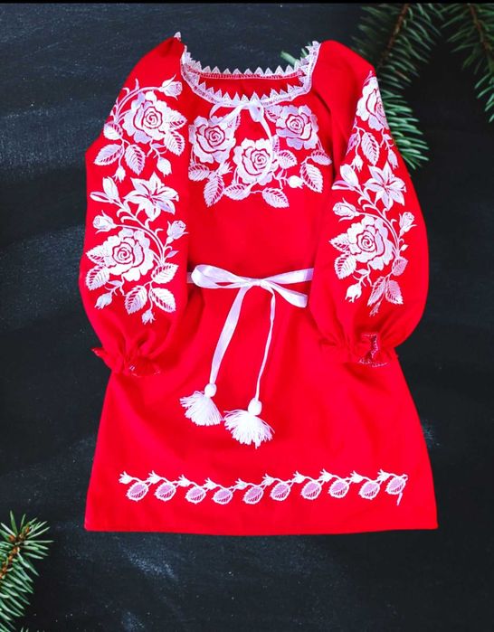 Червоне вишите плаття,  вишита сукня  на  6 років