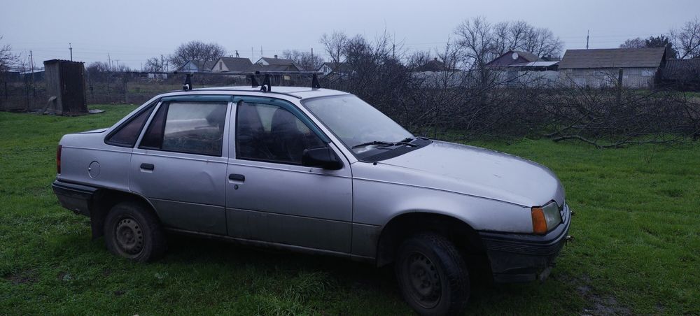 Opel Kadett 1,3 седан