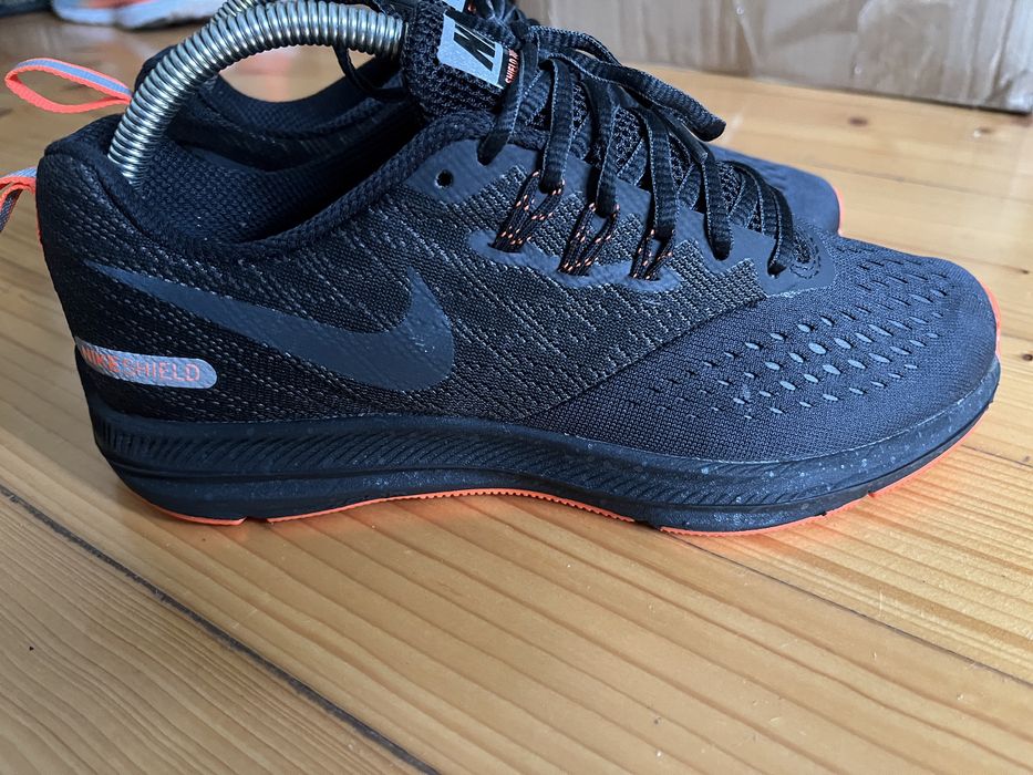 Кросівки для бігу Nike Zoom Winflo 4 Shield