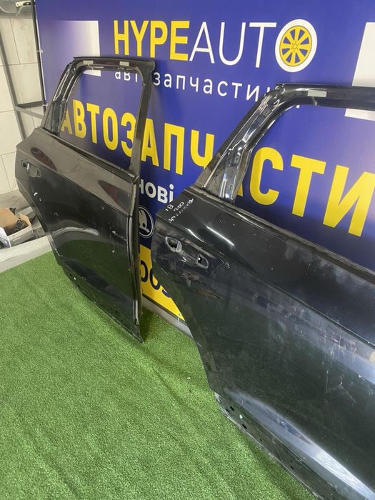 Touareg 20р двері задні праві