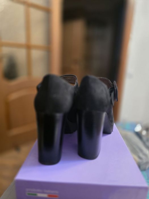 Жіночі туфлі Miroir