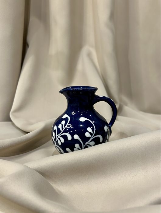 Mały dzbanek ceramiczny – kobalt i biel
